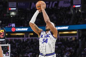 风云突变！魔术轰出19-2进攻高潮 反超森林狼10分结束上半场 - 资讯配图