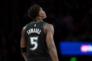 独木难支！爱德华兹18中8空砍全场最高34分 三分9中5 - 资讯配图