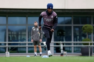 官方:皇马今日进行训练备战对阵曼城的比赛,卡马文加回归 - 资讯配图