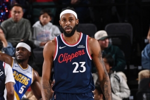 两双到手!以赛亚·杰克逊10中6拿到12分12板 其中5前场板 - 资讯配图