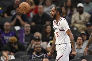 小卡好帮手！小琼斯上半场5投5中砍下12+3 正负值+12全队最高 - 资讯配图