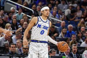 希望没事！布莱克强攻对抗撞到腰部 返回更衣室 - 资讯配图