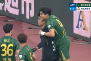 赵博扑点！刘浩帆拉倒阿齐兹送点，浙江门将赵博力拒点球 - 资讯配图