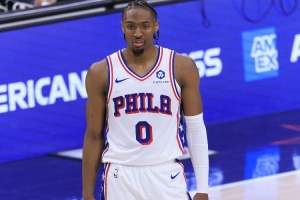 毋庸置疑的领袖!马克西打满首节 10中6&三分5中2砍15分2助 - 资讯配图