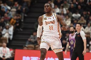 想拿MVP啊！迪亚洛半场13中9轰下22分2板2助2断 各种暴扣超远三分 - 资讯配图