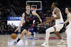 活塞主帅：许尔特邓罗在场能拉开空间 防守端头脑也很清醒 - 资讯配图