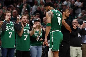 马祖拉谈拥抱塔图姆：当你在乎一个人 你会希望他的努力开花结果 - 资讯配图