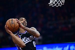 冲锋陷阵!蒙克24中11砍全场最高30分外加4板5助 罚球5中5 - 资讯配图