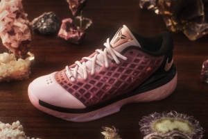 科比球鞋代言人!布伦森上脚新配色Kobe 3 Low “Pink Quartz” - 资讯配图