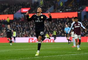 若昂·佩德罗:与罗塞尼尔交流给了我很大帮助,他真心想让我进步 - 资讯配图