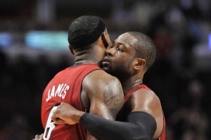 夸梅：韦德亲口说自己督促詹姆斯 但没人敢说自己督促乔丹&科比 - 资讯配图