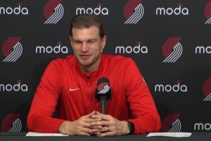 斯普利特谈韦斯利助攻杨瀚森2+1：很高兴看到这个精彩表现 - 资讯配图