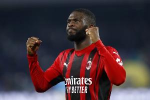 托莫里:很高兴取得一场重要的胜利,本赛季米兰的防守更加稳固 - 资讯配图