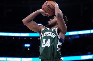 杯水车薪！卡梅隆·托马斯12中7拿到17分6助 球队净负39分 - 资讯配图