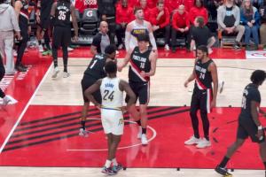 队记：韦斯利脚踝终结&杨瀚森暴扣联手贡献一个10佳球 很有意思 - 资讯配图