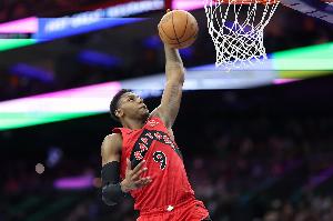 进攻欲望很足！巴雷特半场10中7高效砍下16分3板2助 - 资讯配图