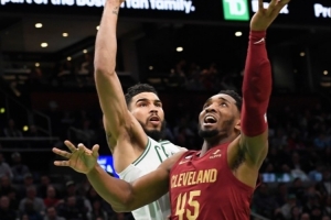 0-3被横扫！米切尔：不担心季后赛碰上绿军 我们会继续进步 - 资讯配图