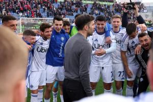 这1亿花得值!科莫24年升甲26年争欧冠 38岁小法带队21岁帕斯当家 - 资讯配图