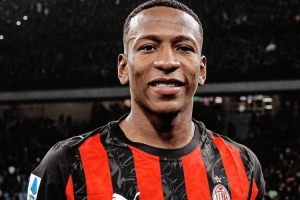 埃斯图皮尼安寄语球迷：很高兴打进米兰生涯首球，你们才是最佳 - 资讯配图