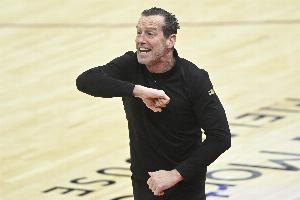 阿特金森：我们陷入了绿军的节奏 失去了平时的流畅进攻 过多1V1 - 资讯配图