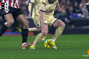 前裁判：奥尔莫被毕巴球员雷戈踩到脚踵，这应该是一张红牌 - 资讯配图