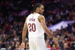 继续追！哈登击地背传 泰森三分穿针帮助骑士迫近比分 - 资讯配图