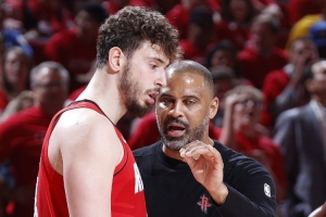 解说：所有队都知道打火箭就得夹击杜兰特 申京&乌度卡又原形毕露 - 资讯配图