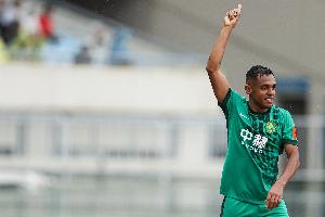 足球报：国安希望达万能复出踢泰山，俱乐部表示不要提什么复仇 - 资讯配图