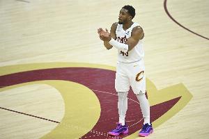 复出砍30+7+5!阿特金森:追分时米切尔扛起球队 他身体感觉不错 - 资讯配图