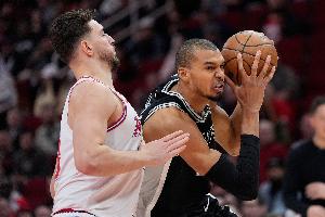 媒体人谈马刺赢球：天赋也能像历史车轮 隆隆碾过把火箭碾个稀碎 - 资讯配图