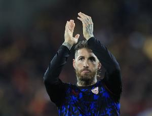 拉莫斯的合作者在塞维利亚主场观战，透露目前收购谈判进展顺利 - 资讯配图