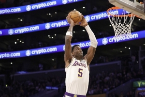 雷迪克:艾顿今天打得无可挑剔 拼抢&封盖对手投篮都拼尽全力 - 资讯配图