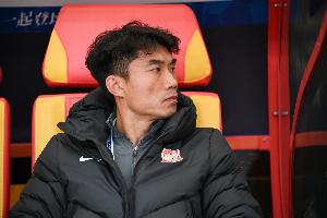 足球报:郑智首战用兵颇为大胆,队中广东元素不少举贤不避亲 - 资讯配图