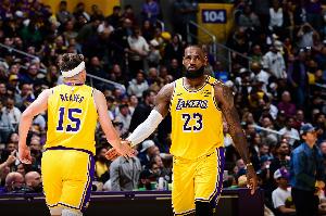 Buha:詹姆斯不可能打替补 就像乔丹&科比永远不会打替补一样 - 资讯配图