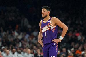 杀伤不少！布克半场6中2拿14分4助 罚球10中10 - 资讯配图