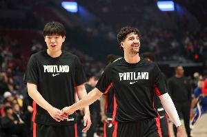 给上不？开拓者官方：杨瀚森、阿夫迪亚等三位球员今天能够出战 - 资讯配图