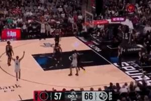 瞄准MVP去了！文班亚马点飞卡佩拉 弧顶压哨三分一箭穿心！ - 资讯配图