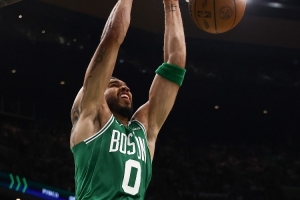 解说:獭兔复出进攻效率不高但球队质变 凯尔特人争冠底气回来了 - 资讯配图