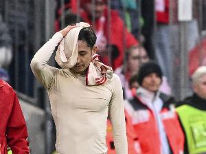 此前右腿筋受伤！拜仁官方：26岁后卫伊藤洋辉今日进行了单独训练 - 资讯配图