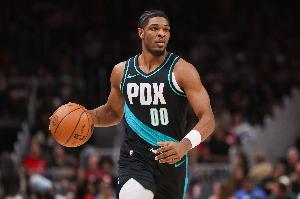 今天吃饺子!亨德森半场9中7砍下19分 已追平个人赛季单场最高 - 资讯配图