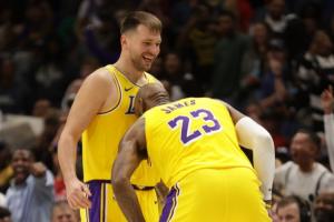 皮尔斯：詹姆斯是防守累赘 他与东契奇根本不搭 没有他湖人更好 - 资讯配图