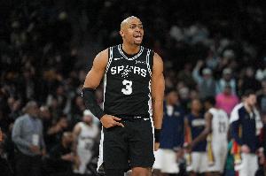 队魂！凯尔登·约翰逊13中8高效贡献20分 三分7中4 - 资讯配图