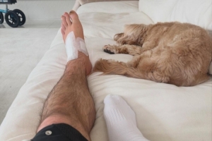 格拉利什社媒晒养伤照片：正努力康复，争取以更出色状态回归 - 资讯配图