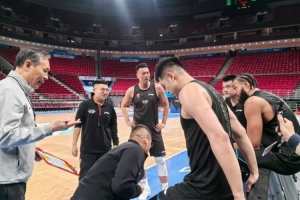 记者：北京队确实希望寻找一名水平更高的小外援 但尚无明确进展 - 资讯配图