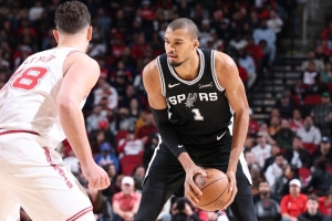 服气!火记:从目前的表现来看 马刺的实力明显高出火箭一档 - 资讯配图