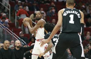 两代天赋怪！文班亚马对阵杜兰特交手战绩为5胜3负 文班稍占上风 - 资讯配图