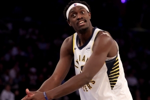 投篮没手感！西亚卡姆上半场14中5&三分3中0 拿到13分5板 - 资讯配图