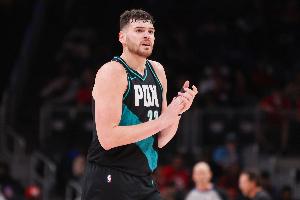 一般般！克林根23分钟7投4中拿到9分11板 正负值-9 - 资讯配图