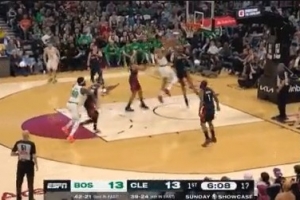 大举反击！塔图姆里突外投独得10分 率队轰出17-4攻击波强势反超 - 资讯配图