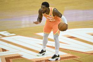 米切尔：领袖的责任从不只是得分这么简单 攻防两端都要奠定基调 - 资讯配图